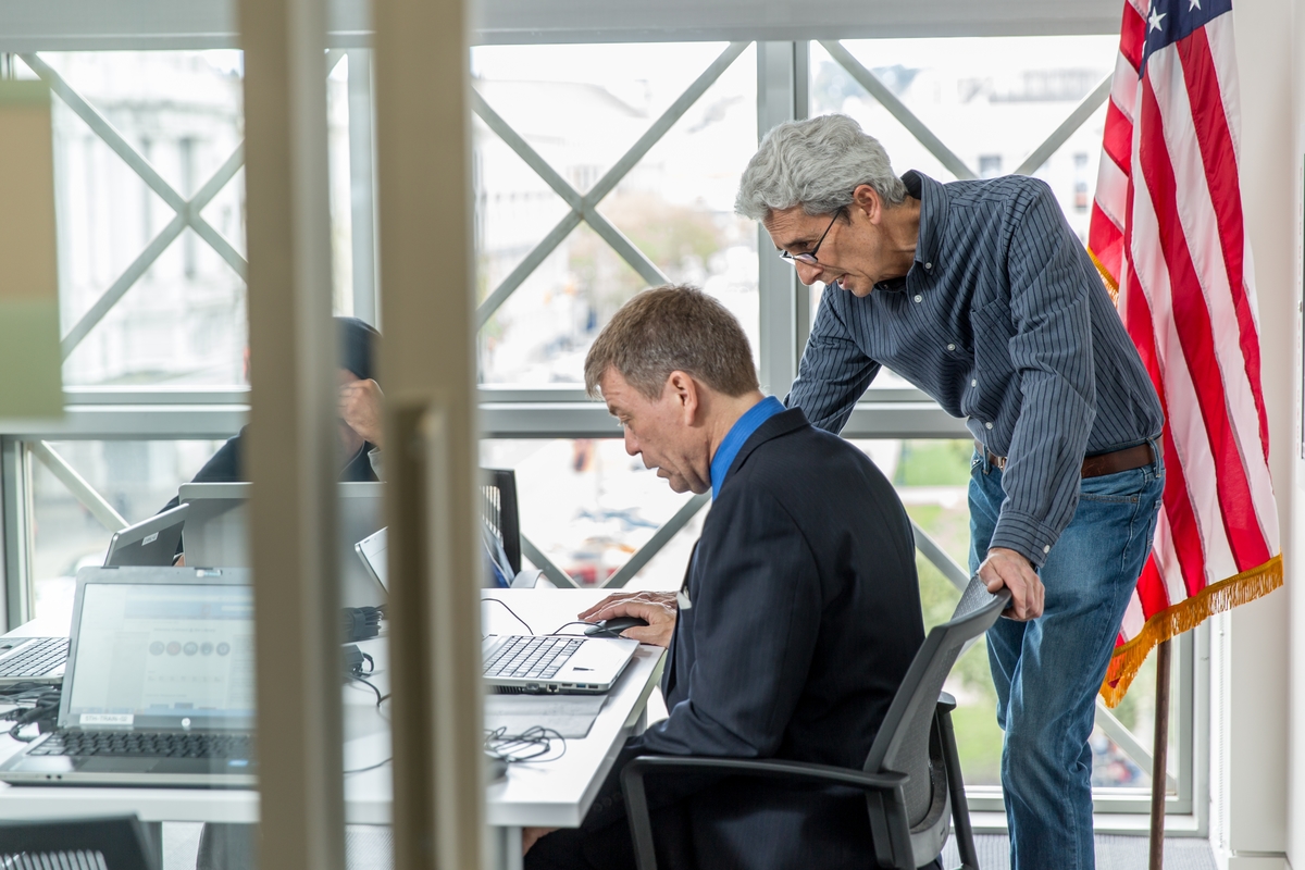 A volunteer helps a veteran in the Veterans Resource Center